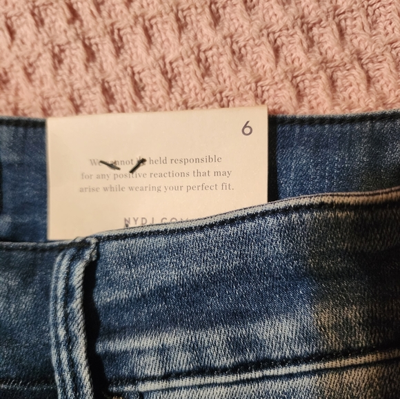 NYDJ size 6 jean shorts - named Ella - Picture 3 of 6